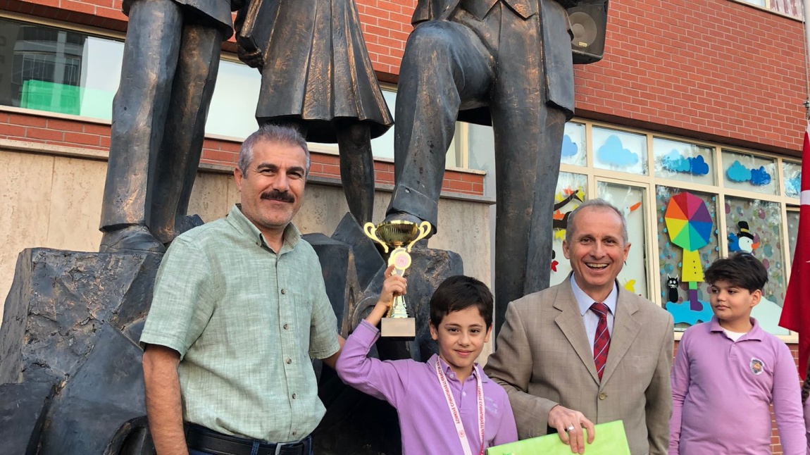 100. Yıl Cumhuriyet Kupası Masa Tenisi Turnuvasında 2. Olan  öğrencimiz  Hamza Bayram